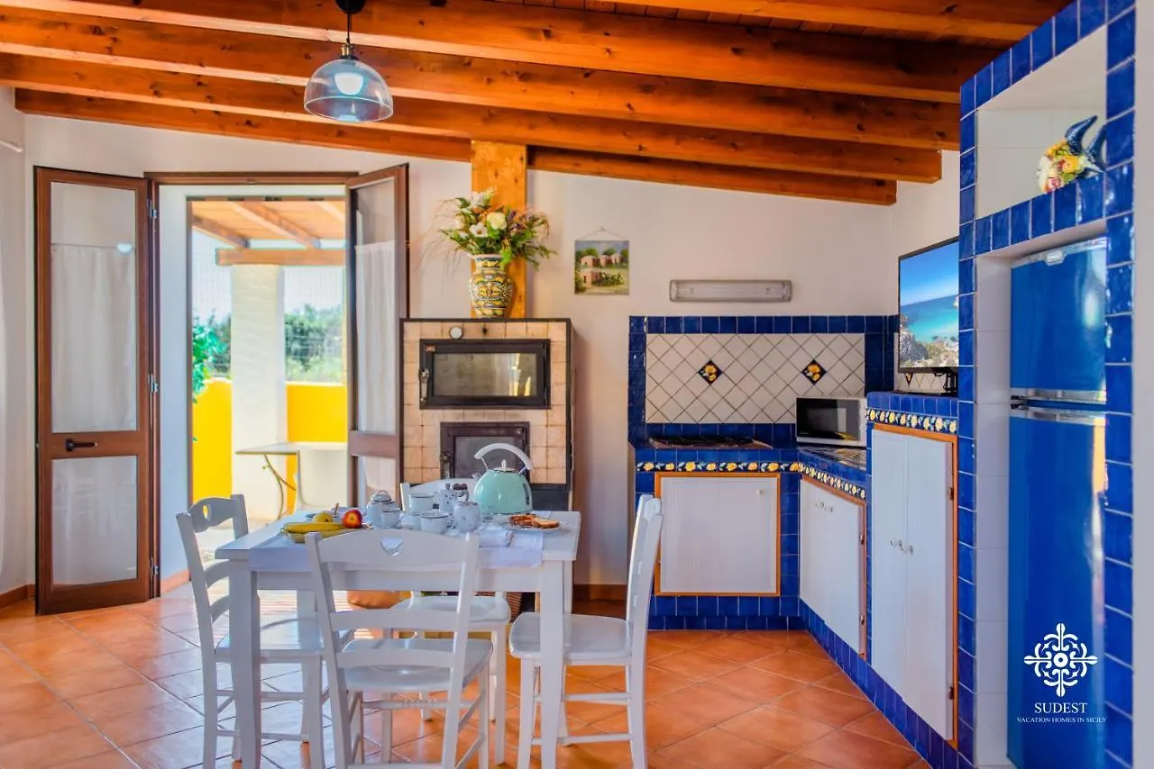 Residenza Ilios Daire Lampedusa 0*,  İtalya